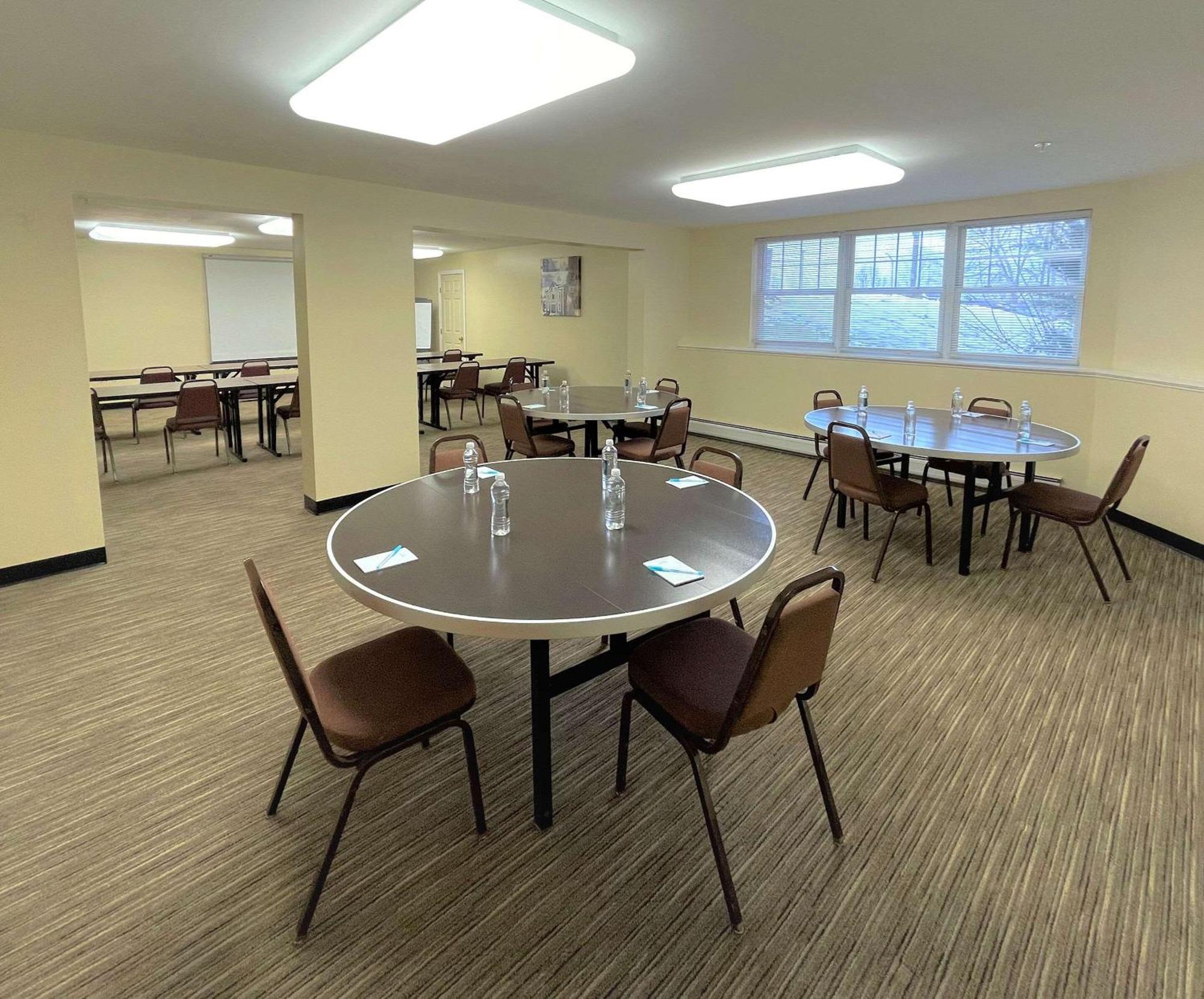 סאות' ברלינגטון Smart Suites, Ascend Hotel Collection מראה חיצוני תמונה
