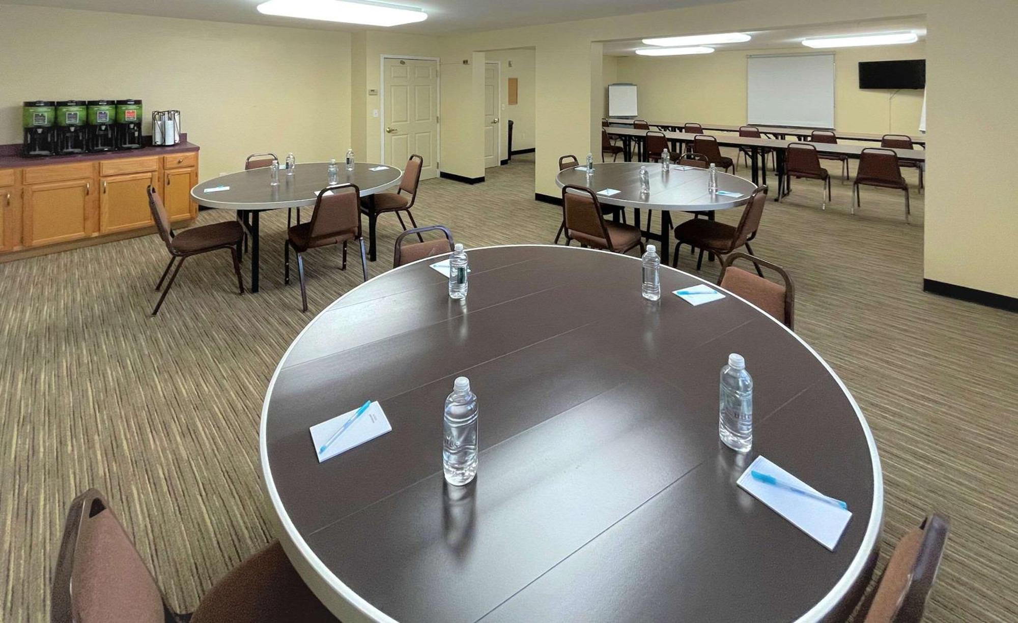 סאות' ברלינגטון Smart Suites, Ascend Hotel Collection מראה חיצוני תמונה