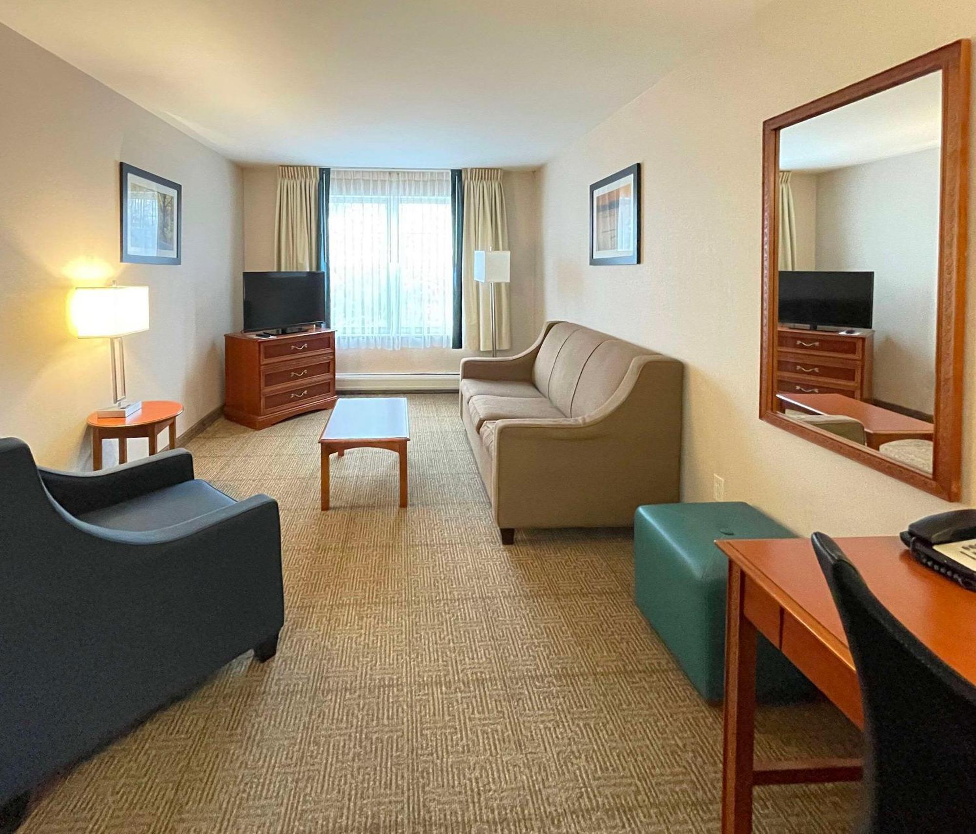 סאות' ברלינגטון Smart Suites, Ascend Hotel Collection מראה חיצוני תמונה