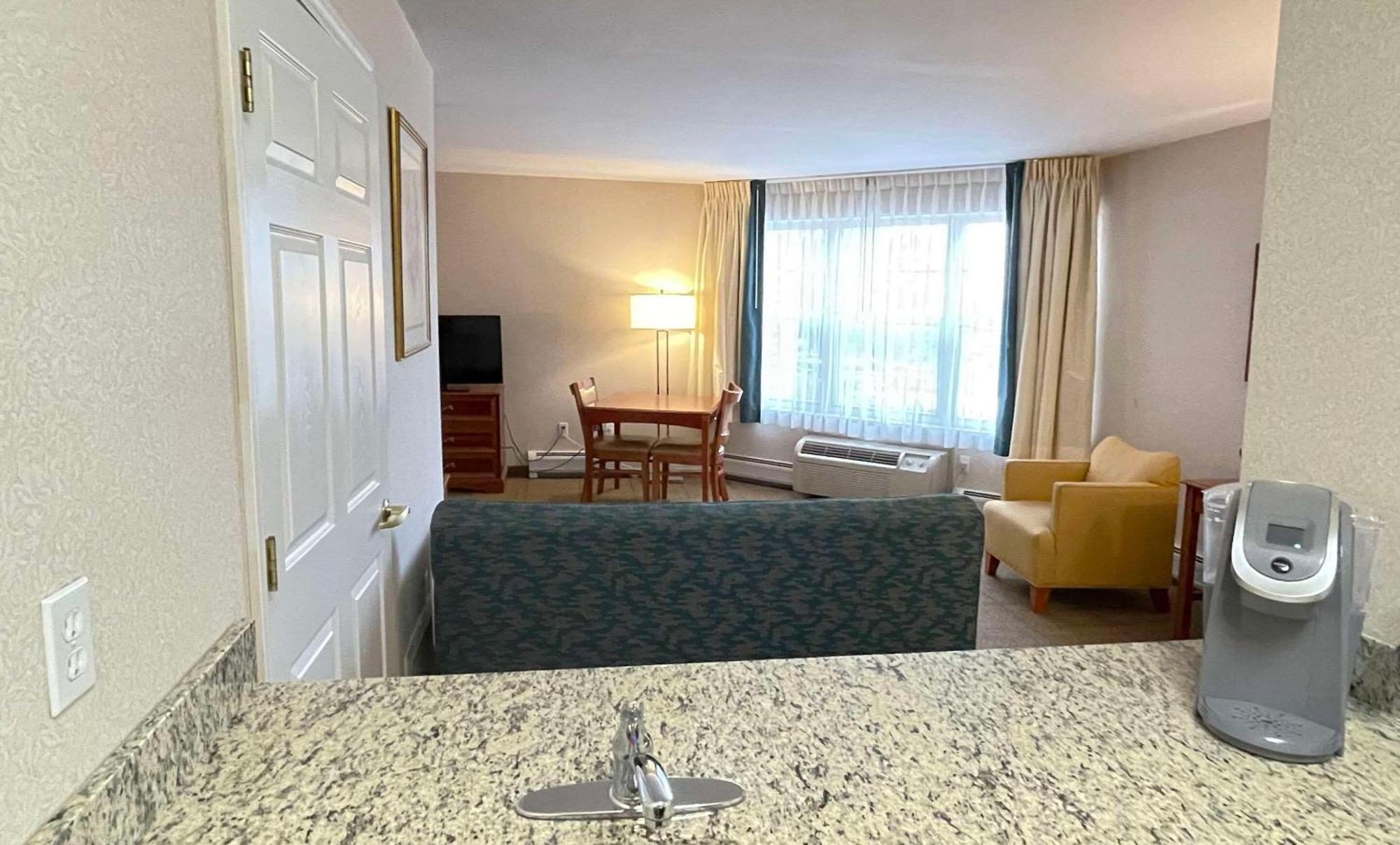 סאות' ברלינגטון Smart Suites, Ascend Hotel Collection מראה חיצוני תמונה